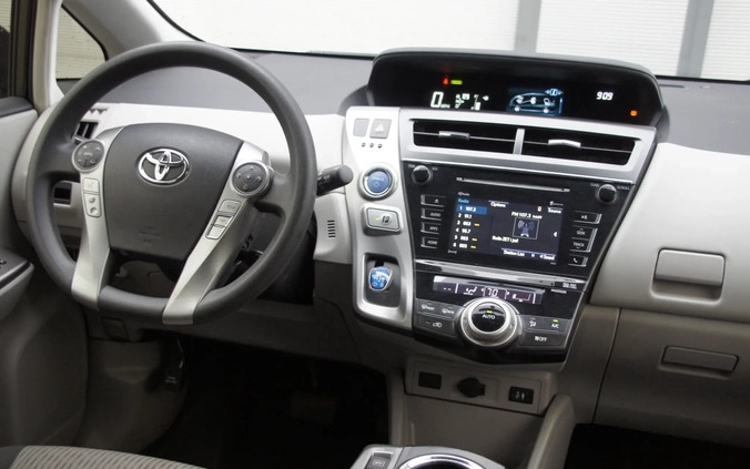 Toyota Prius cena 62000 przebieg: 88560, rok produkcji 2017 z Zwoleń małe 79